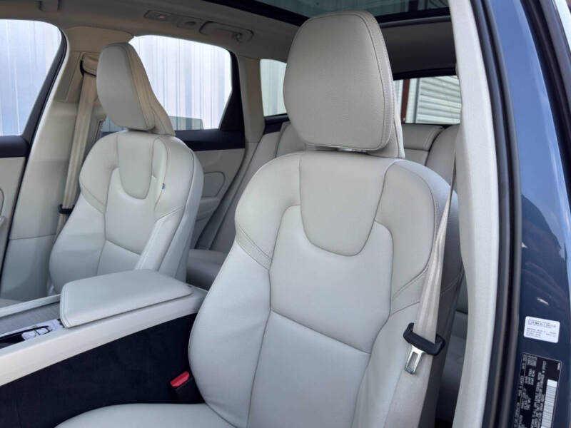 2023 Volvo XC60 B5 Plus Bright Theme