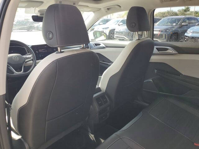 2025 Volkswagen Taos SE