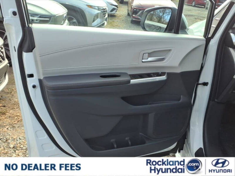 2023 Toyota Sienna XLE 7-Passenger