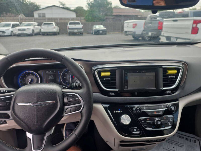 2023 Chrysler Voyager LX