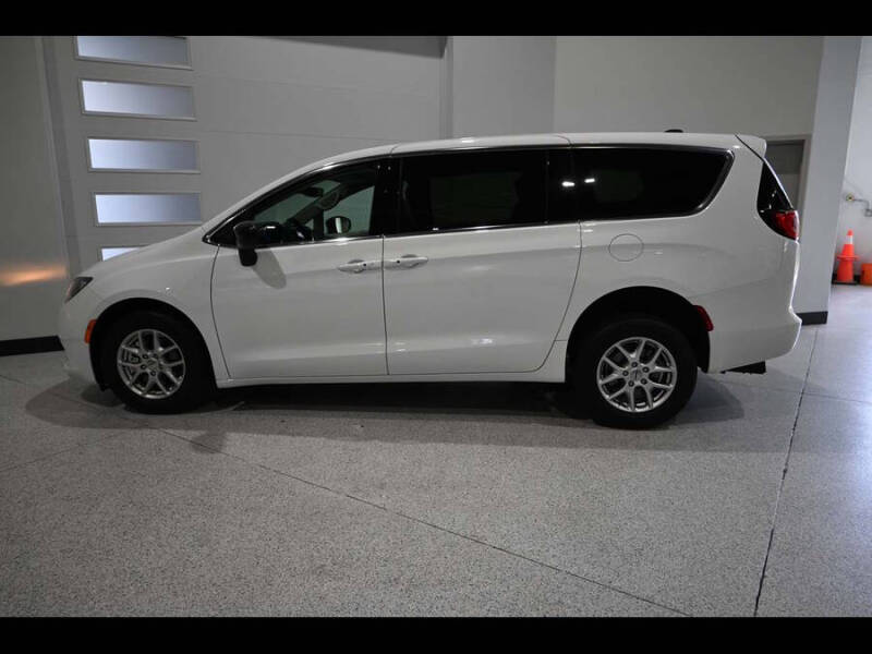 2024 Chrysler Voyager LX