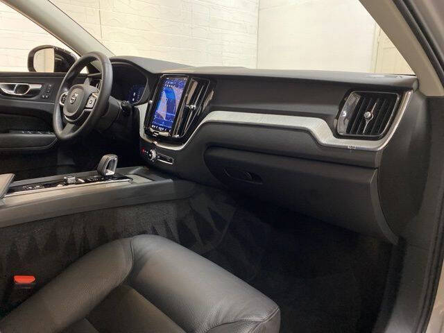 2025 Volvo XC60 B5 Plus Dark Theme