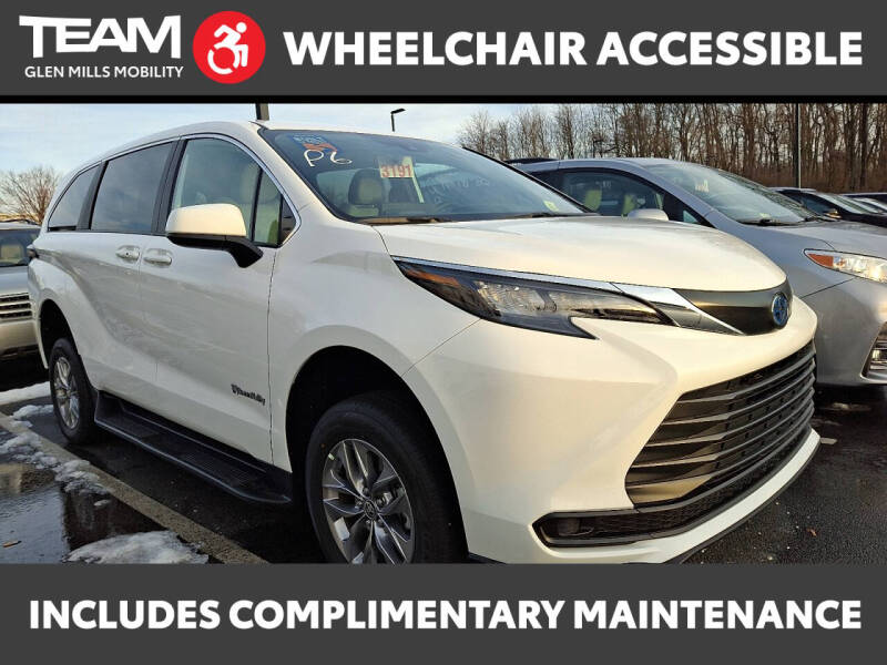 2025 Toyota Sienna LE 8-Passenger