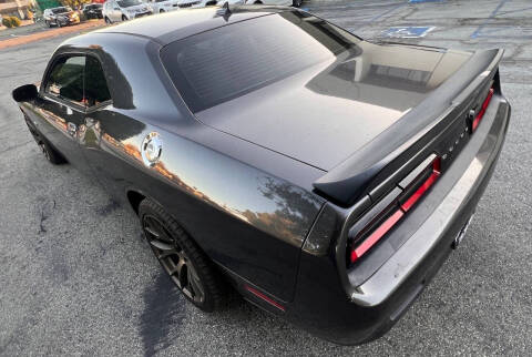 2016 Dodge Challenger 392 HEMI Scat Pack Shaker