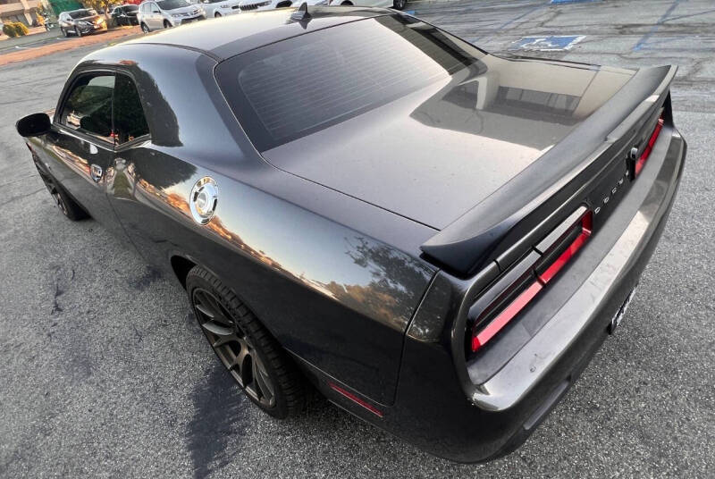 2016 Dodge Challenger 392 HEMI Scat Pack Shaker