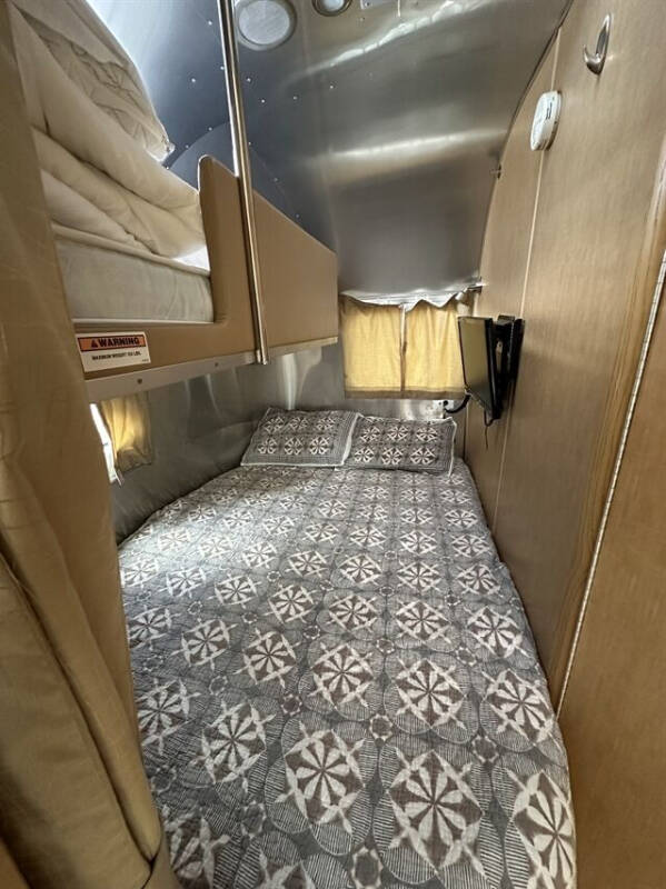 2015 Airstream Flying Clo