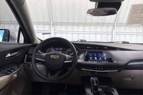 2022 Cadillac XT4 Luxury