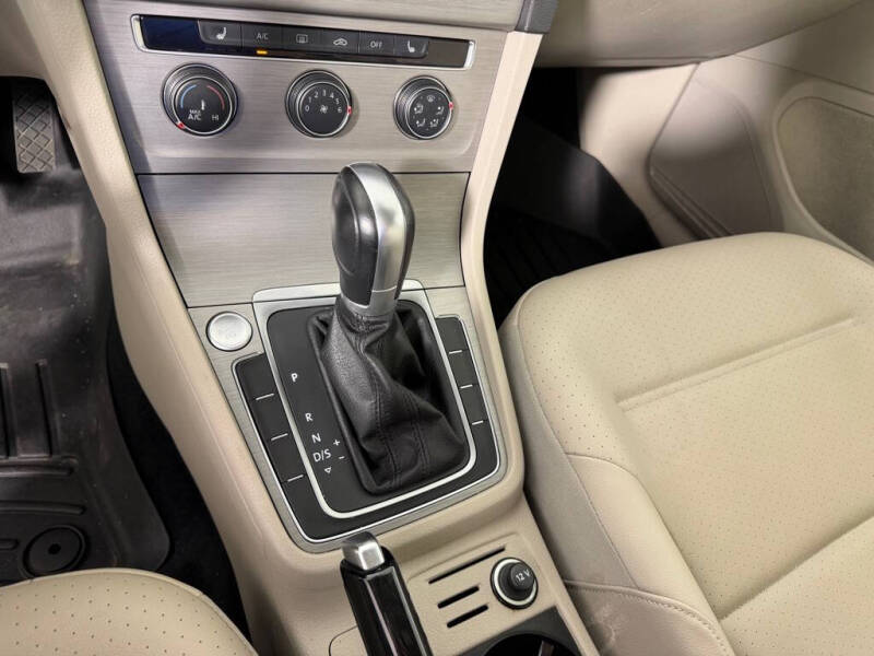 2017 Volkswagen Golf TSI SE