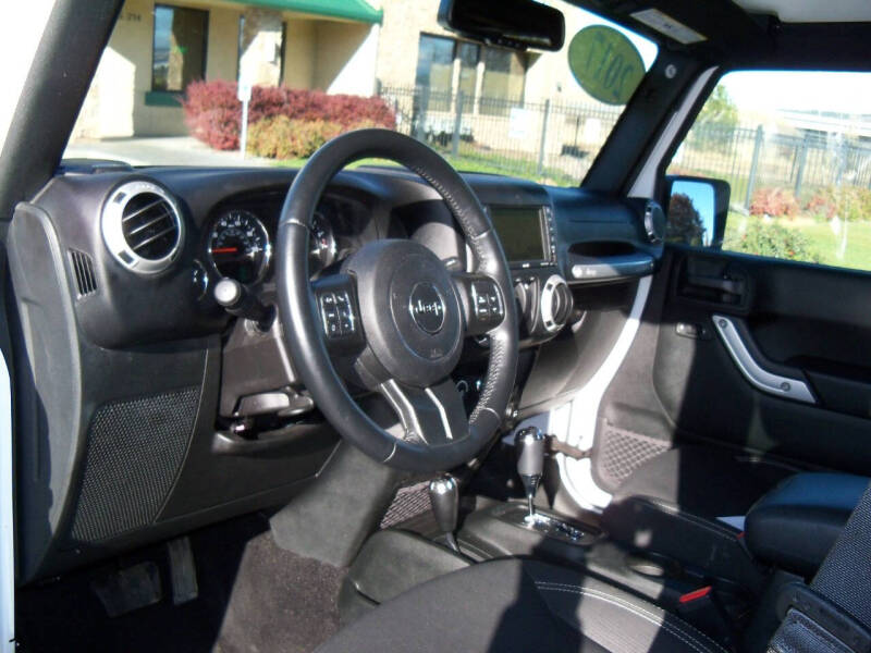 2017 Jeep Wrangler Sahara photo 25