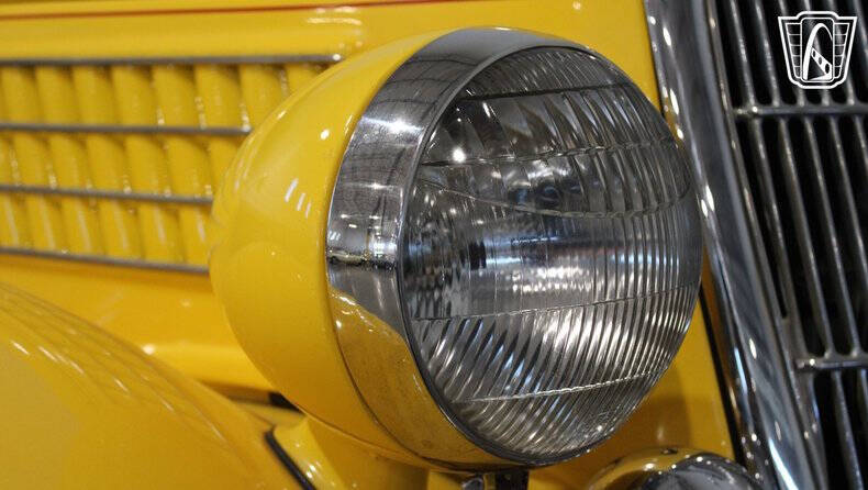 1935 Ford Deluxe