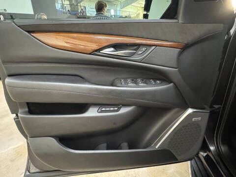 2017 Cadillac Escalade Luxury