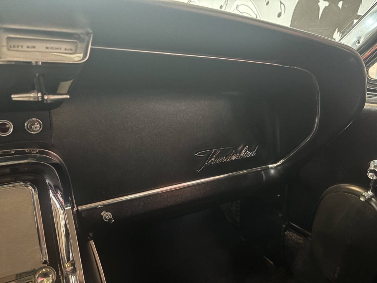 1964 Ford Thunderbird 28