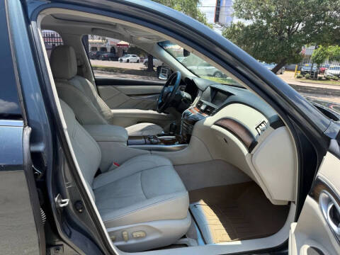 2012 Infiniti M37