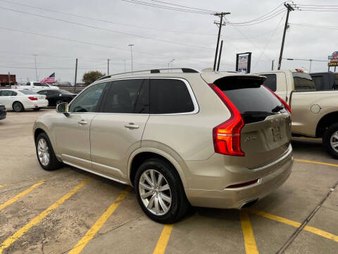 2016 Volvo XC90 T6 Momentum