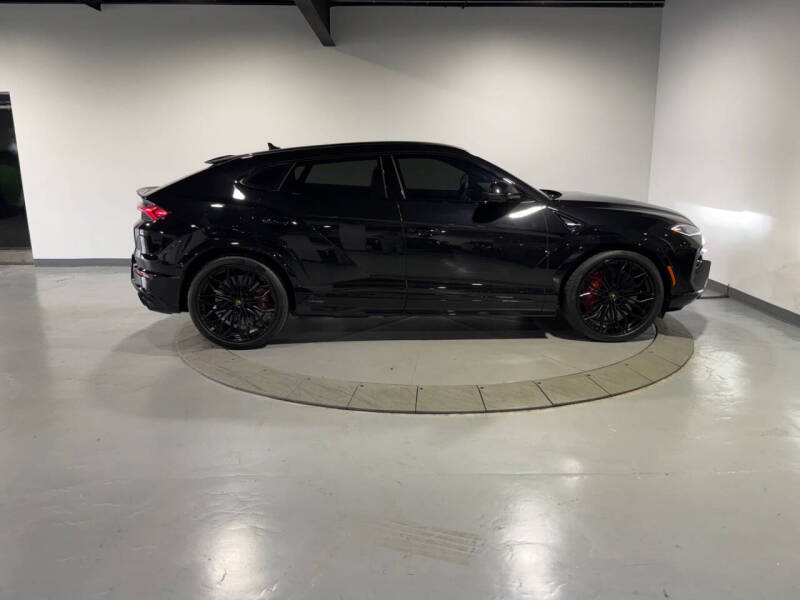 2025 Lamborghini Urus SE