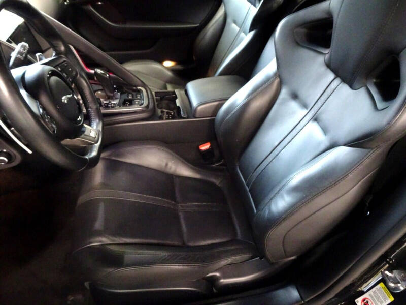 2017 Jaguar F-TYPE R