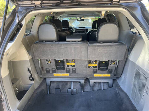 2012 Toyota Sienna SE 8-Passenger