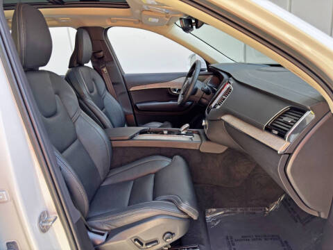 2023 Volvo XC90 Recharge T8 Ultimate Bright Theme 6P