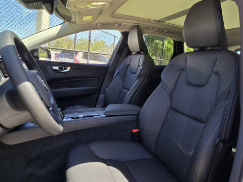 2025 Volvo XC60 B5 Core Dark Theme