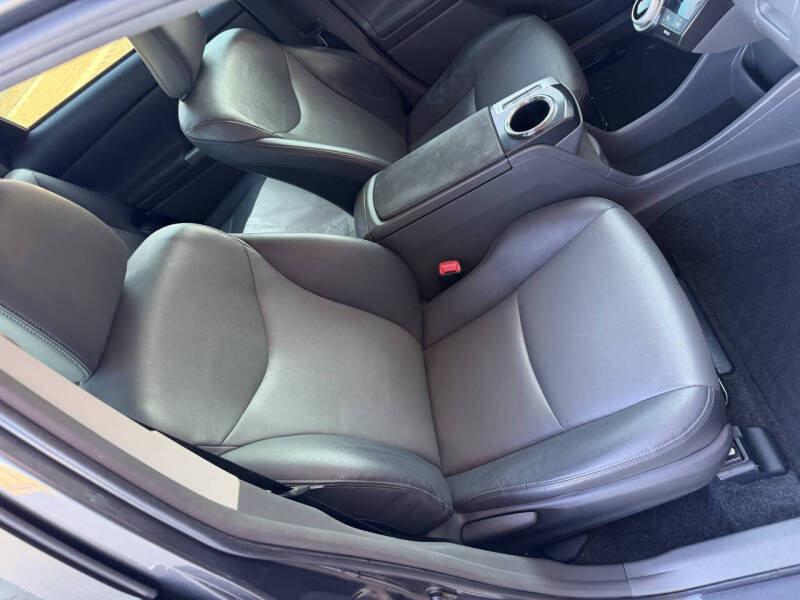 2013 Toyota Prius v Five