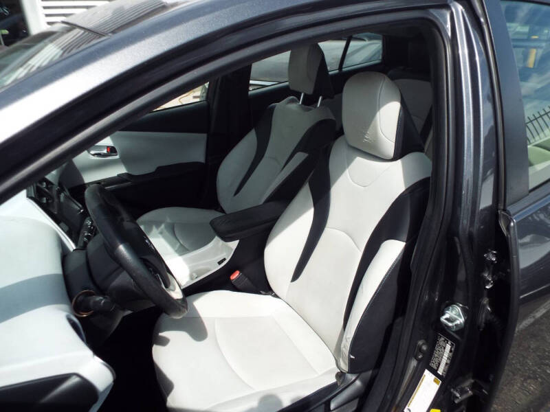 2016 Toyota Prius Three