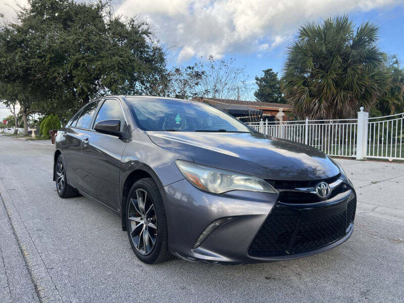 2015 Toyota Camry XSE's photo