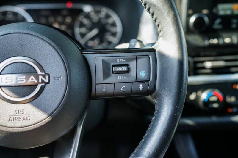 2022 Nissan Pathfinder SL