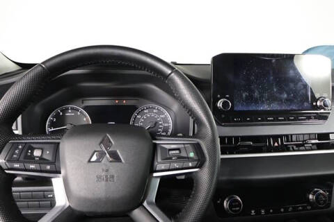 2023 Mitsubishi Outlander SE