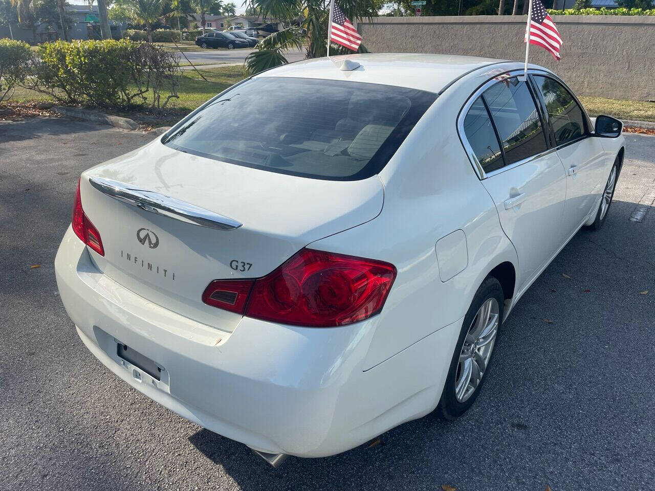 2011 INFINITI G37 Sedan - $7,995