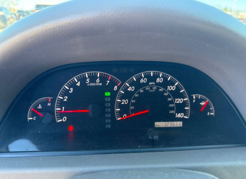 2005 Toyota Camry LE