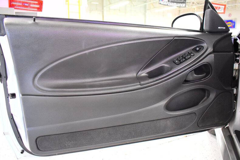 2004 Ford Mustang Deluxe