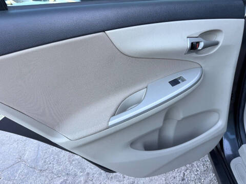 2011 Toyota Corolla LE