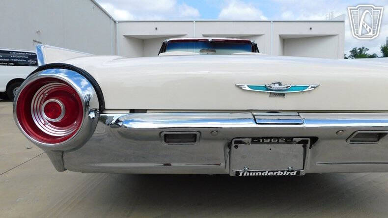 1962 Ford Thunderbird