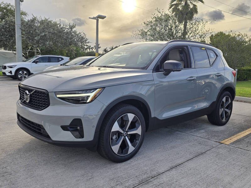 2026 Volvo XC40 B5 Plus