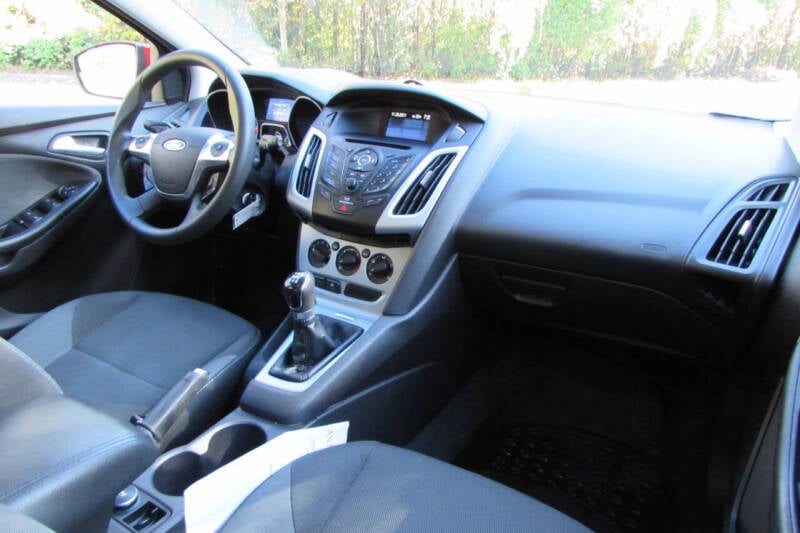 2012 Ford Focus SE photo 26