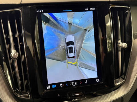 2022 Volvo XC60 B6 R-Design