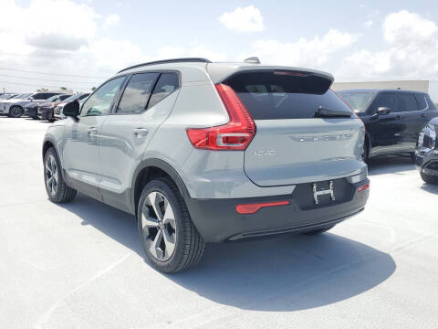 2026 Volvo XC40 B5 Plus