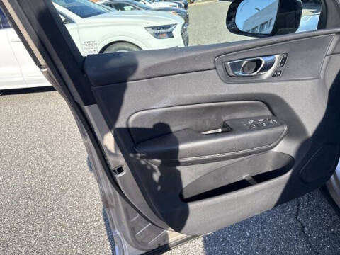 2025 Volvo XC60 B5 Core Dark Theme