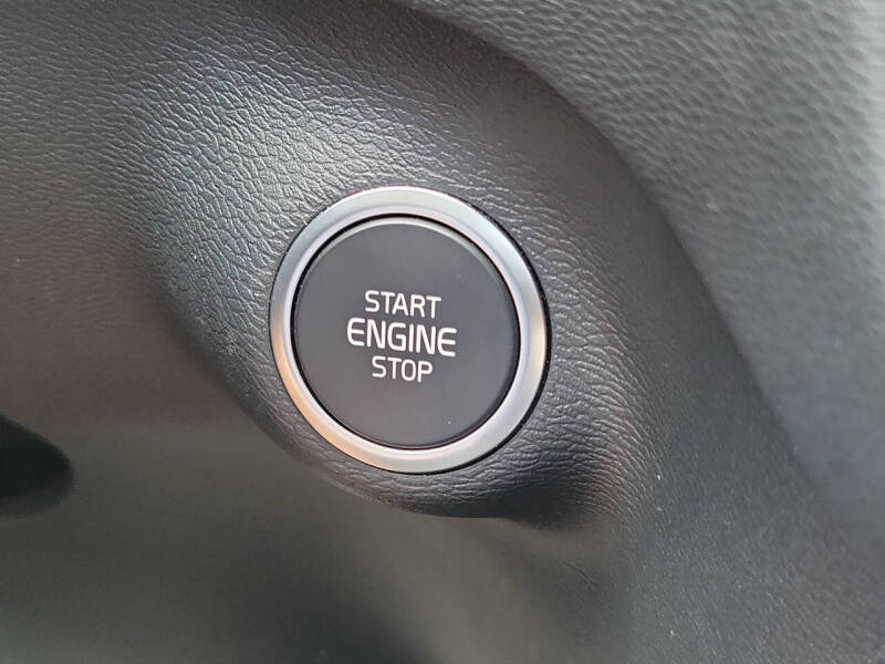 2024 Volvo XC40 B5 Plus Bright Theme