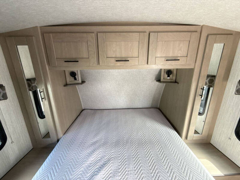 2021 Cruiser RV Shadow