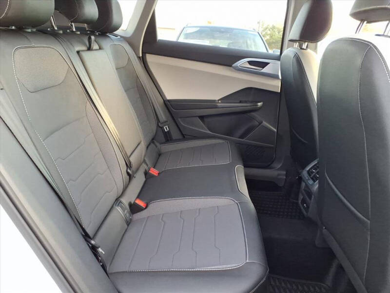 2025 Volkswagen Taos SE 4Motion