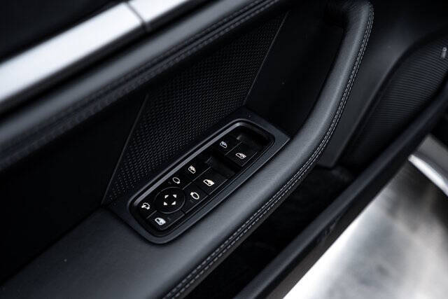 2025 Porsche Taycan 4 Cross Turismo