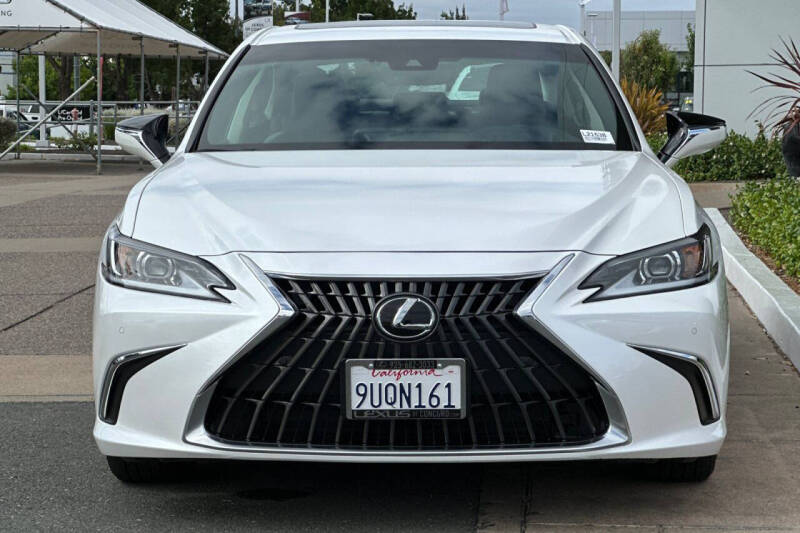 2025 Lexus ES 300h