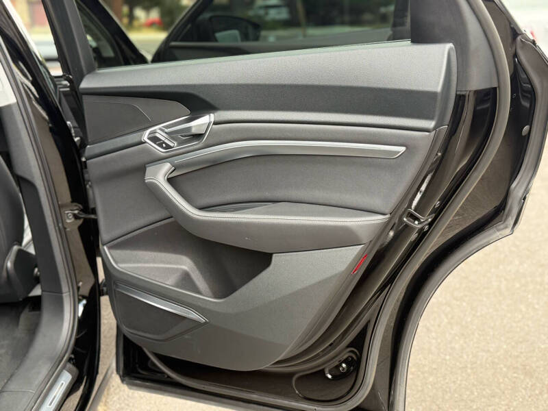 2019 Audi e-tron quattro Premium Plus