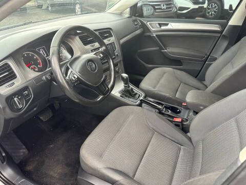 2017 Volkswagen Golf SportWagen