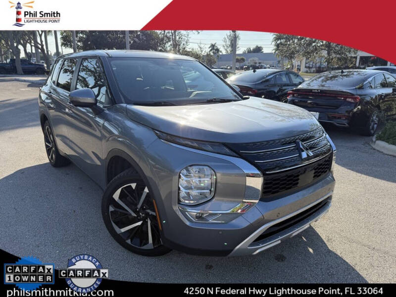 2024 Mitsubishi Outlander SE's photo