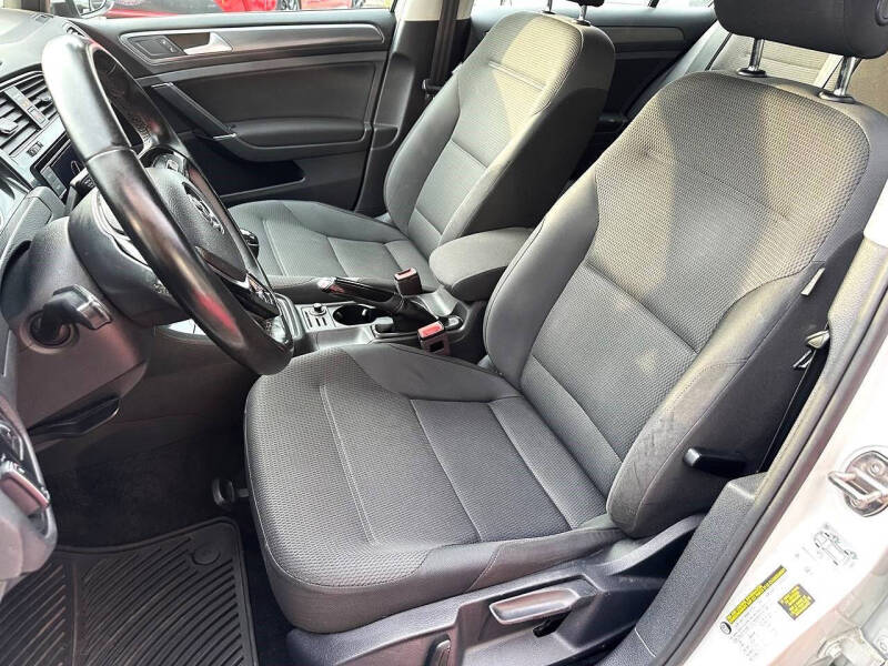 2019 Volkswagen Golf S