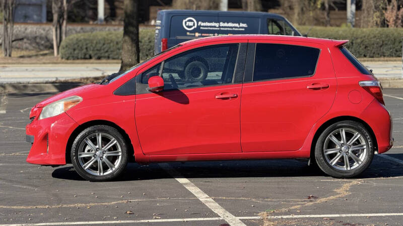 2012 Toyota Yaris 5-Door SE