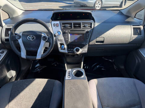 2014 Toyota Prius v Five