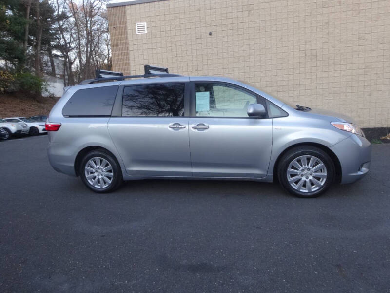 2017 Toyota Sienna XLE Premium 7-Passenger